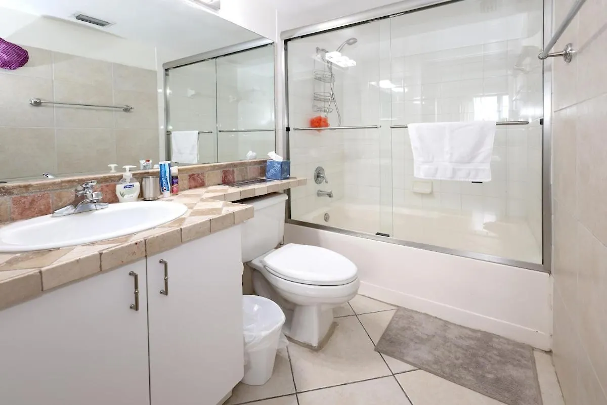 2 Bedrooms At Yacht Club Of Aventura 아파트 *