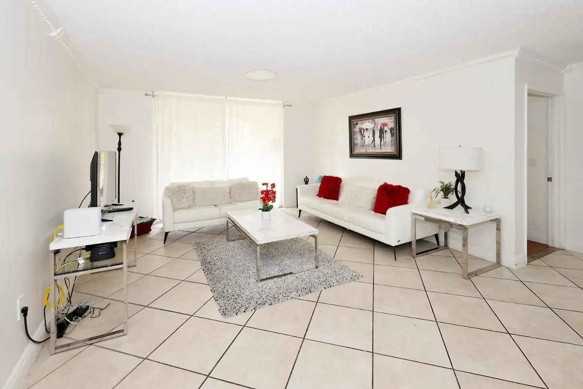 2 Bedrooms At Yacht Club Of Aventura
