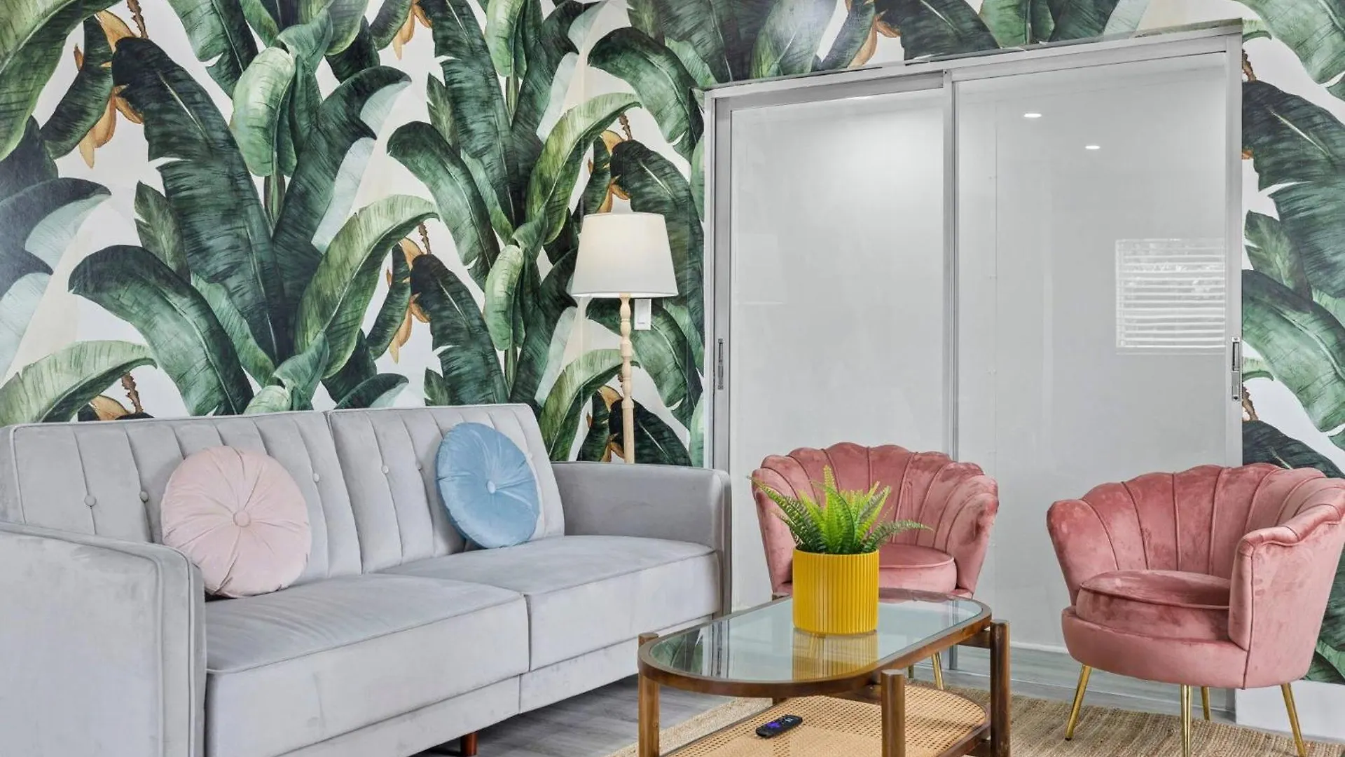 בית נופש Walk To Coral Gables | Sleep 8| Free Package *