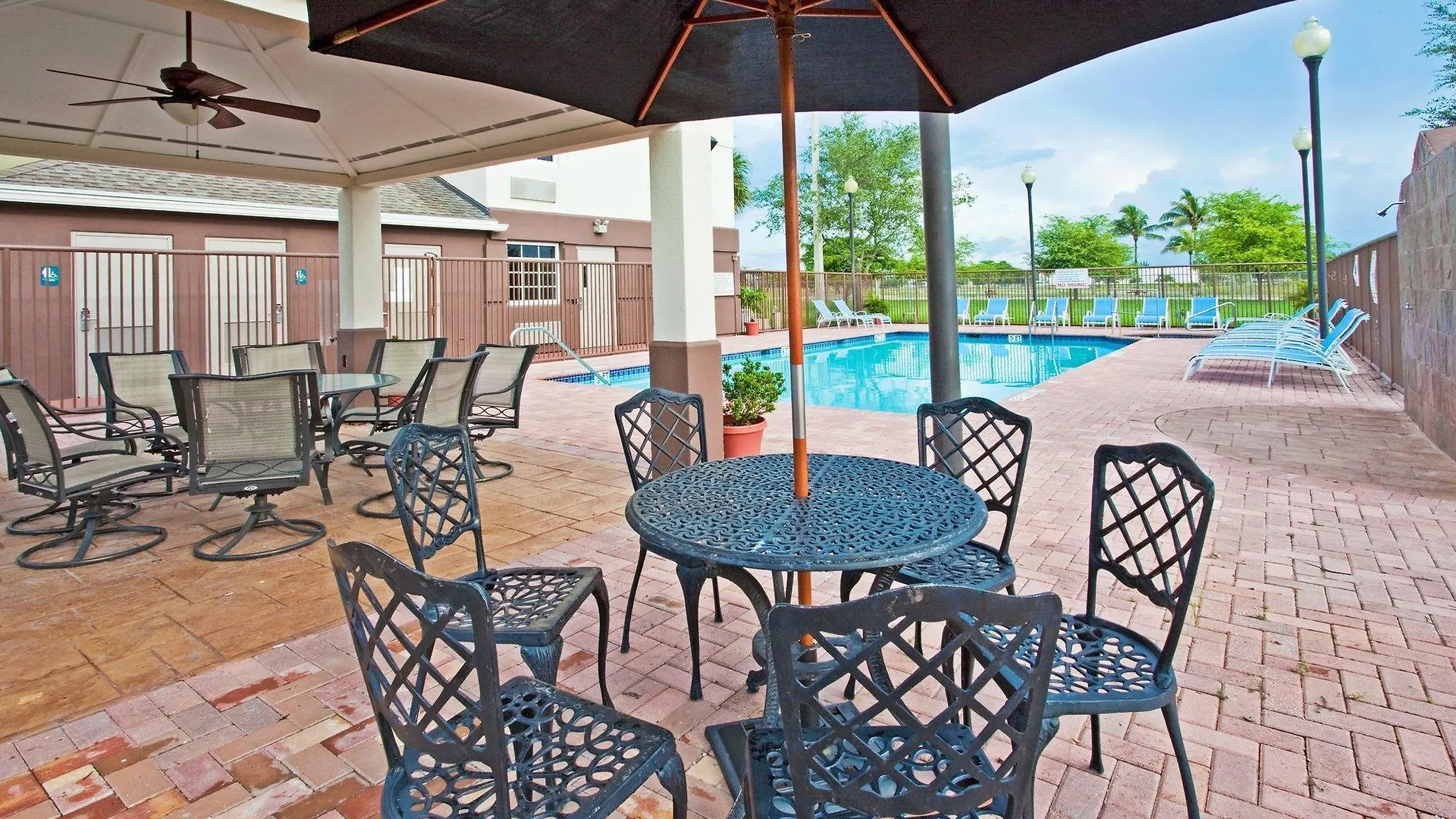 Hotell Sonesta Simply Miami Airport 2*