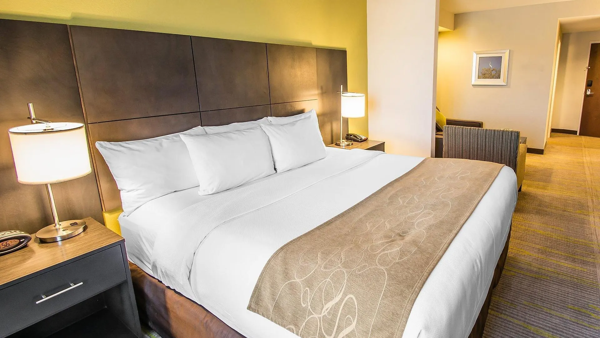 Comfort Miami Airport North 3*