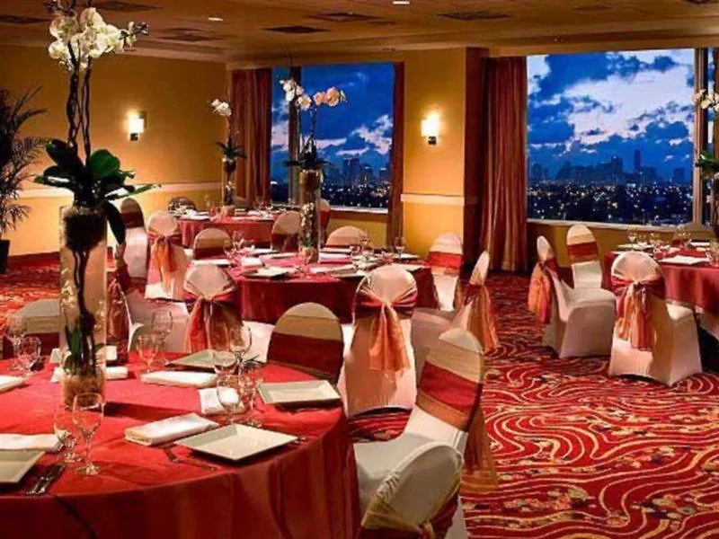 Courtyard By Marriott Airport