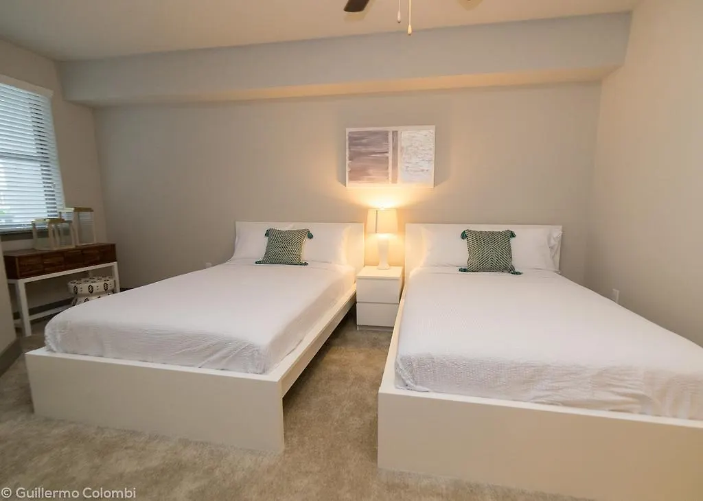 7440 Dadeland By Vacations *