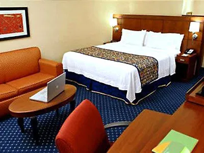 Courtyard By Marriott Miami At Dolphin Mall 3*