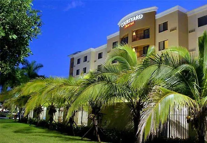Courtyard By Marriott Miami At Dolphin Mall 3*