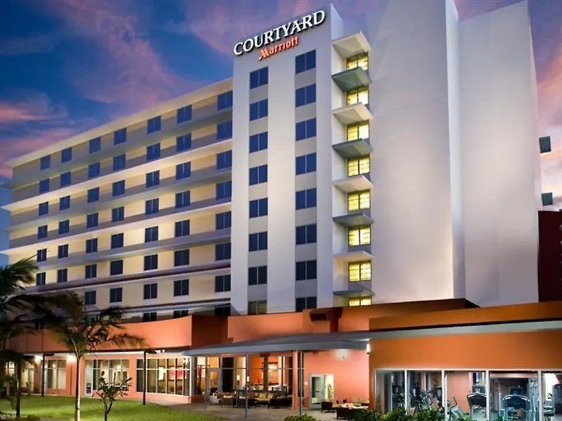 Hotel Courtyard By Marriott Airport
