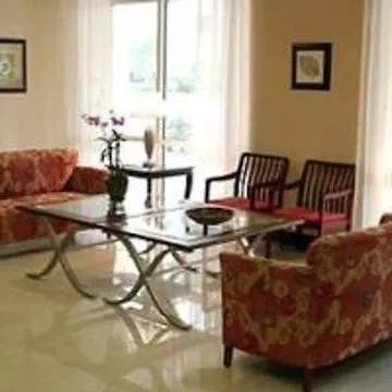 Courtyard Miami Dadeland 3*