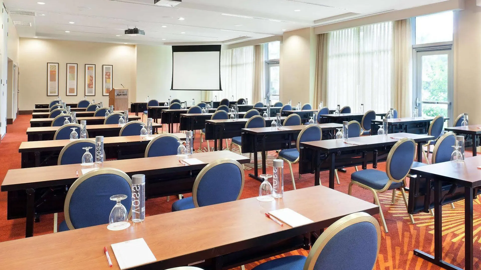 Hotel Courtyard By Marriott Airport 3*