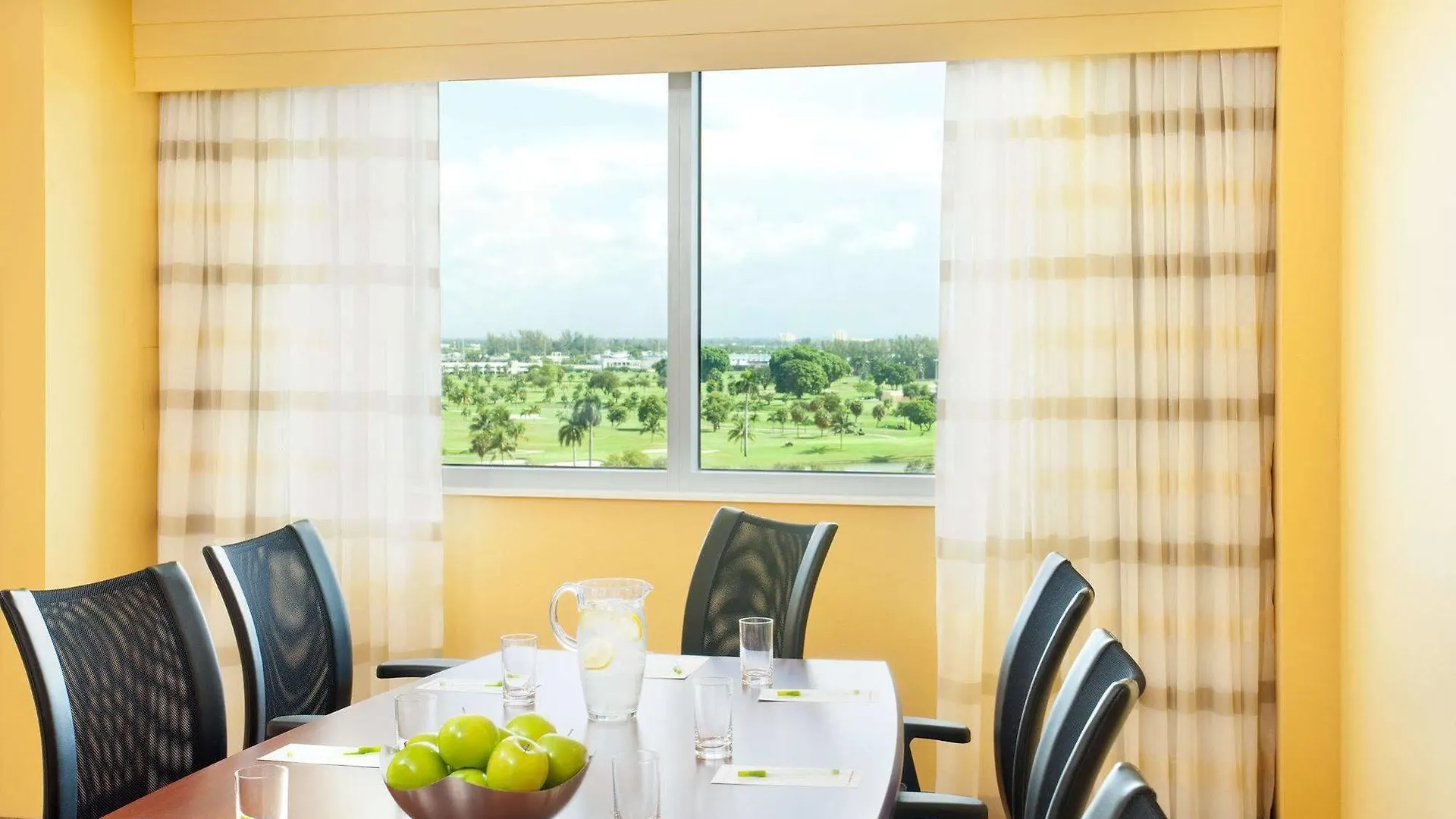 Courtyard By Marriott Airport 3*