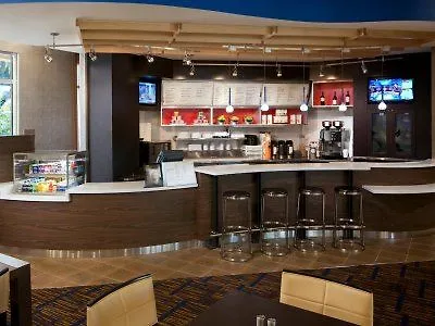 Courtyard Miami Dadeland 3*