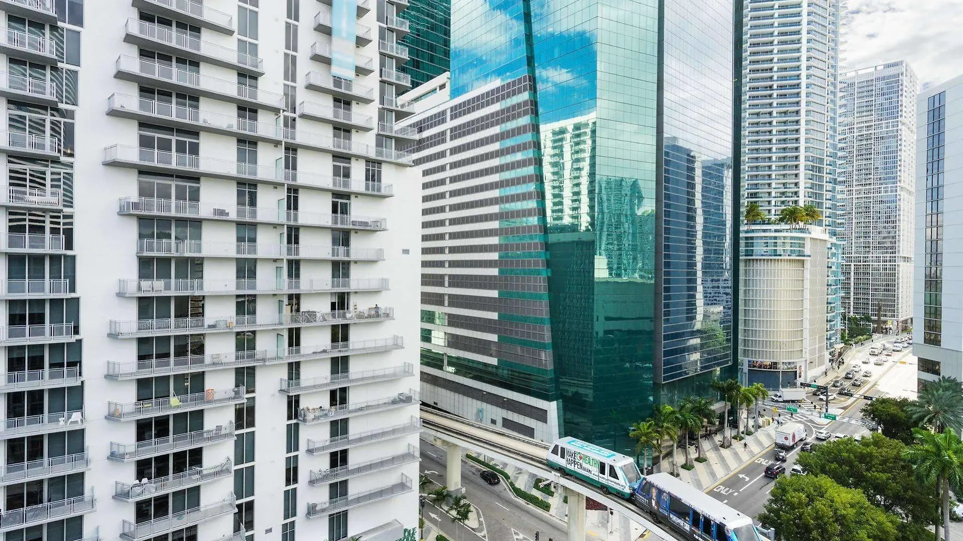 Courtyard Downtown Brickell Area Miami