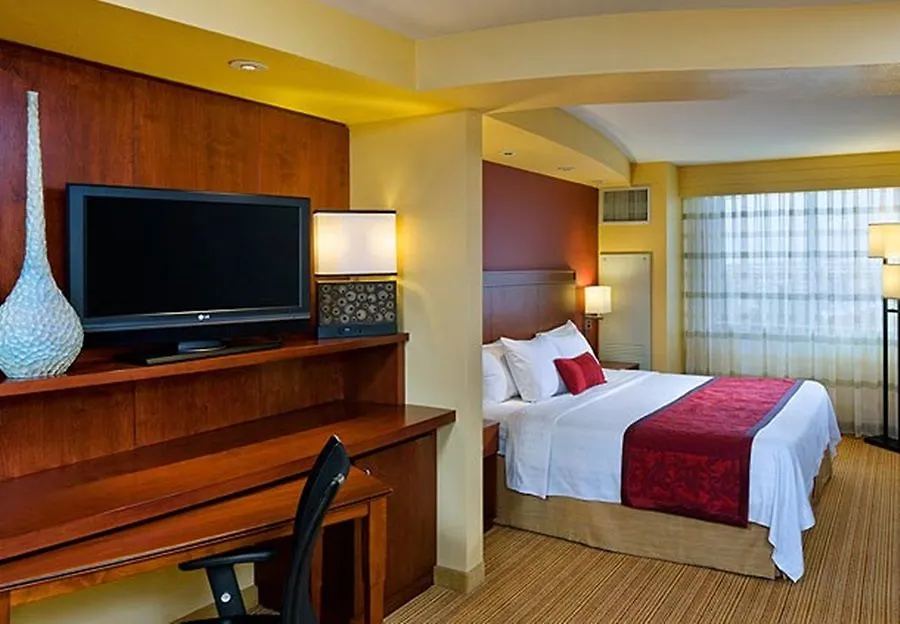 Courtyard By Marriott Airport Hotel 3*