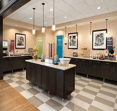 Hampton Airport East Hotel 3*