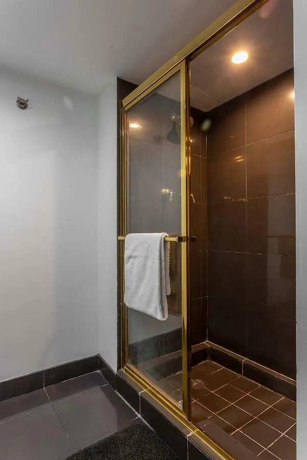 Apartment Spacious One Bedroom Centrally Located *