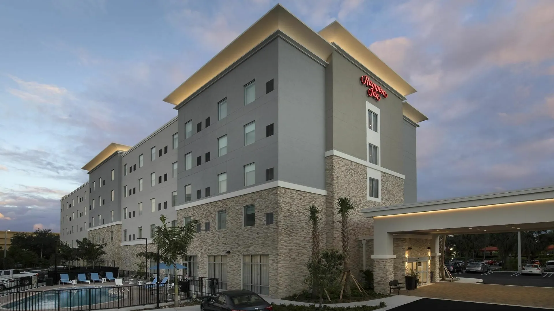 Hampton Airport East Hotel 3*