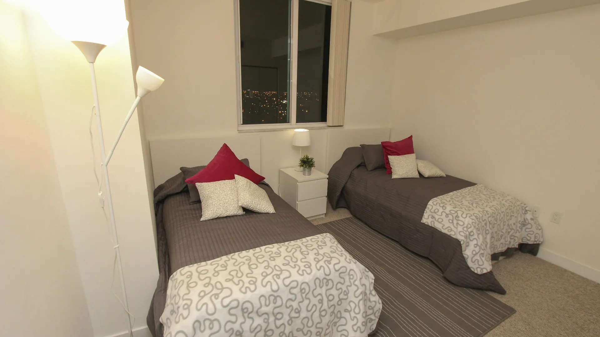 By Vacation District Apartment