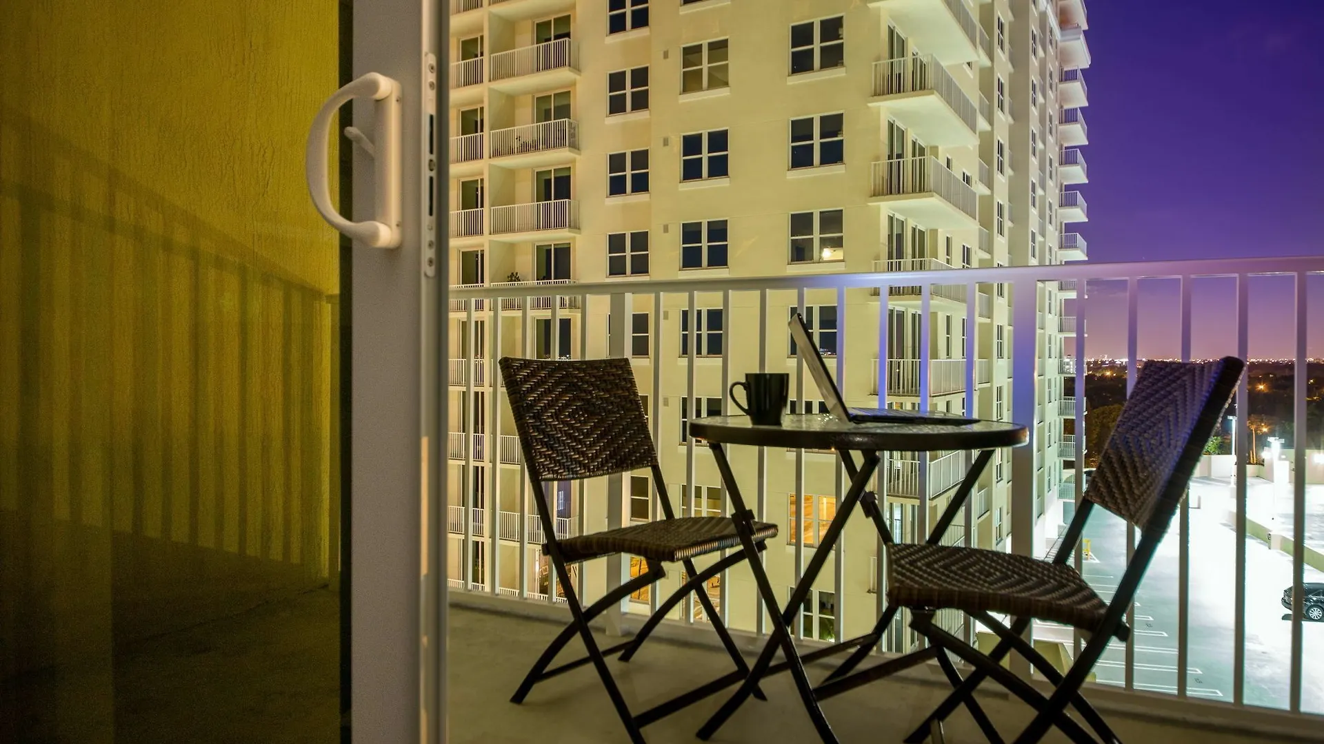 Shorecrest Bay Luxury Apartment *