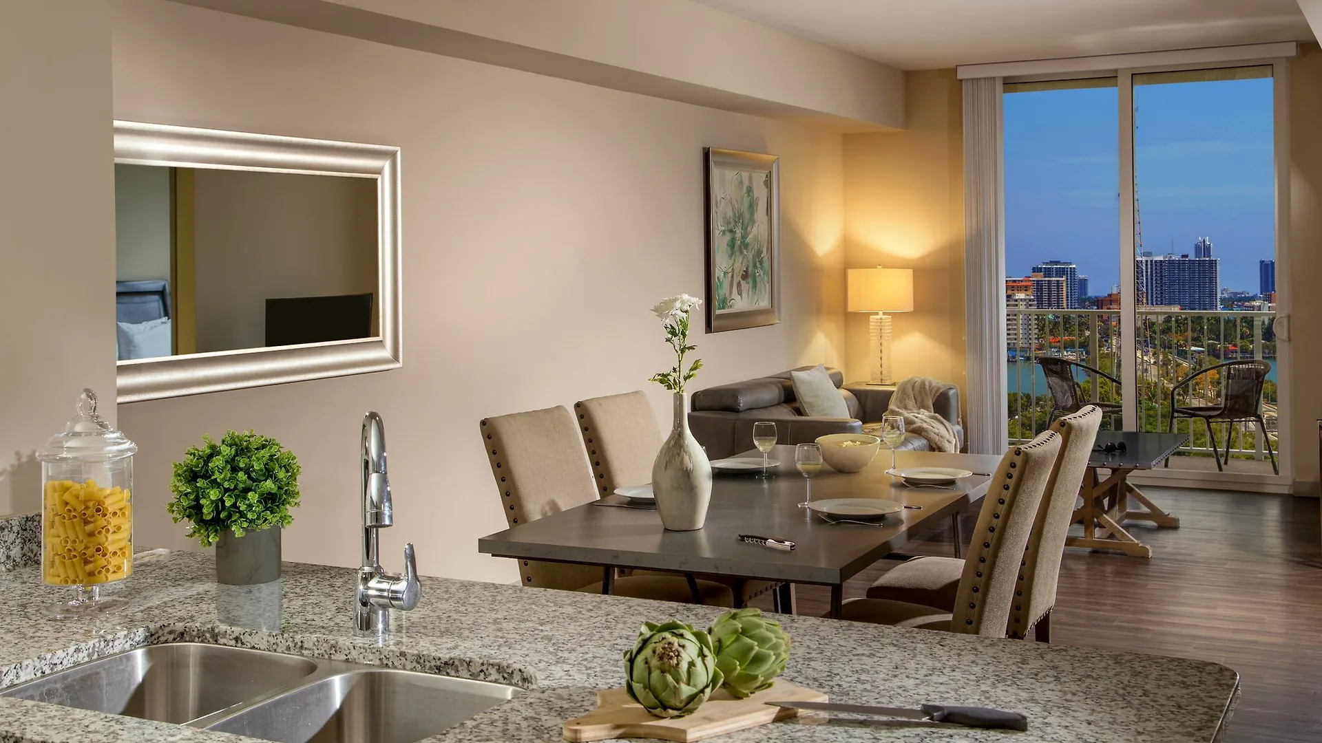 Shorecrest Bay Luxury Apartment *