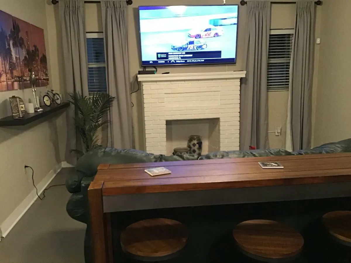 Holiday home Modern 3/1 House Close To Beaches And Midtown