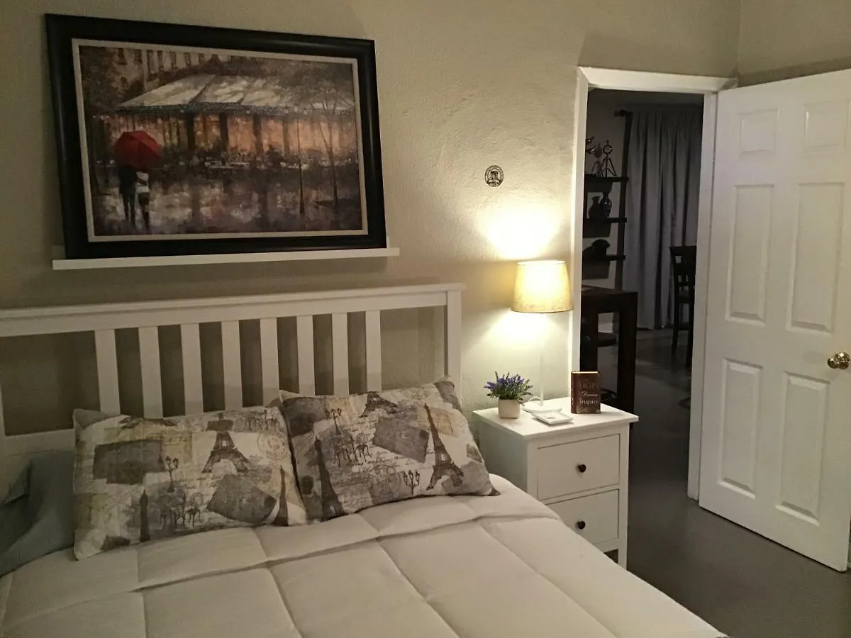 Modern 3/1 House Close To Beaches And Midtown *