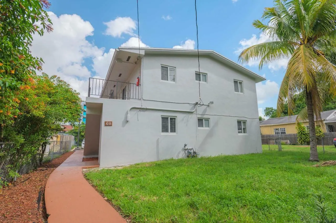 Contemporary 2br In Midtown-wynwood * ميامي
