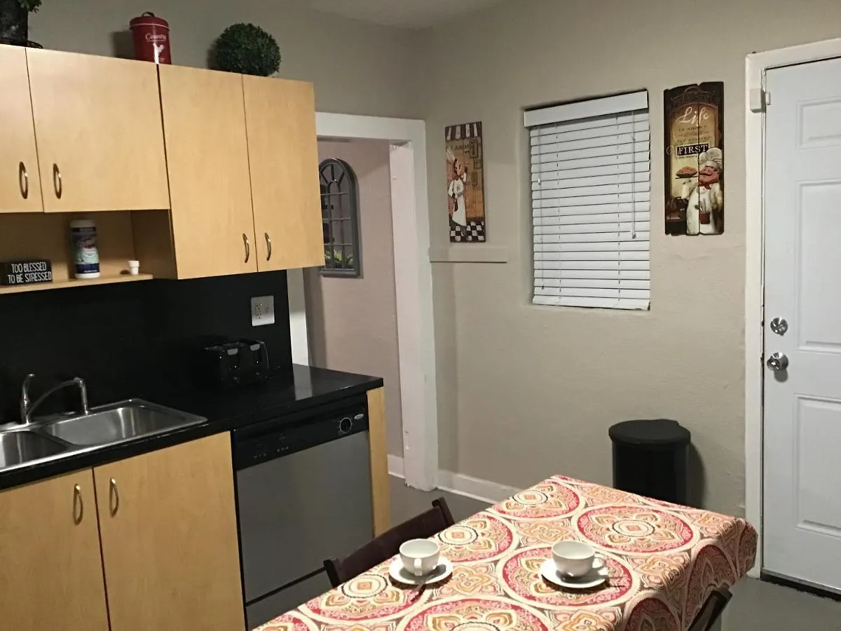Modern 3/1 House Close To Beaches And Midtown Holiday home